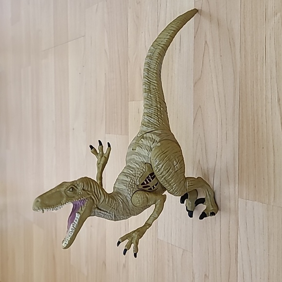 Mattel | Toys | Jurassic World Raptor With Battle Damage 25 Hasbro Toy ...